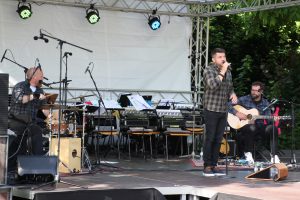 Acoustic Delite Trio