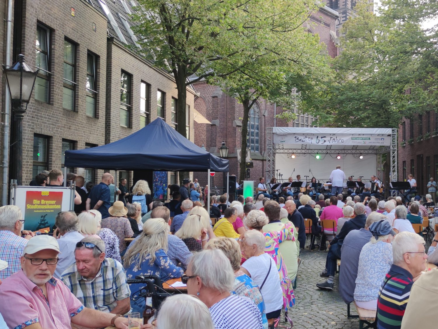 Titelbild für: 2 vor 70 – St. Tönis in Concert *